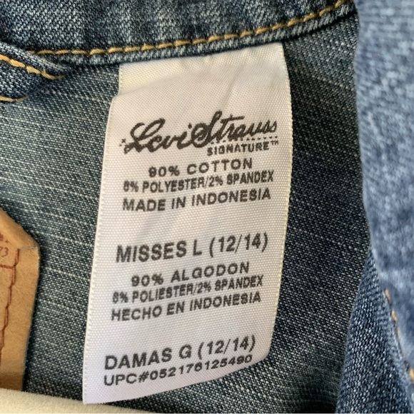 Levi Strauss Signature Women’s Denim Jacket - Picture 4 of 6